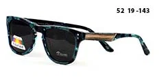 Model feminin de ochelari de soare RM 8916c1